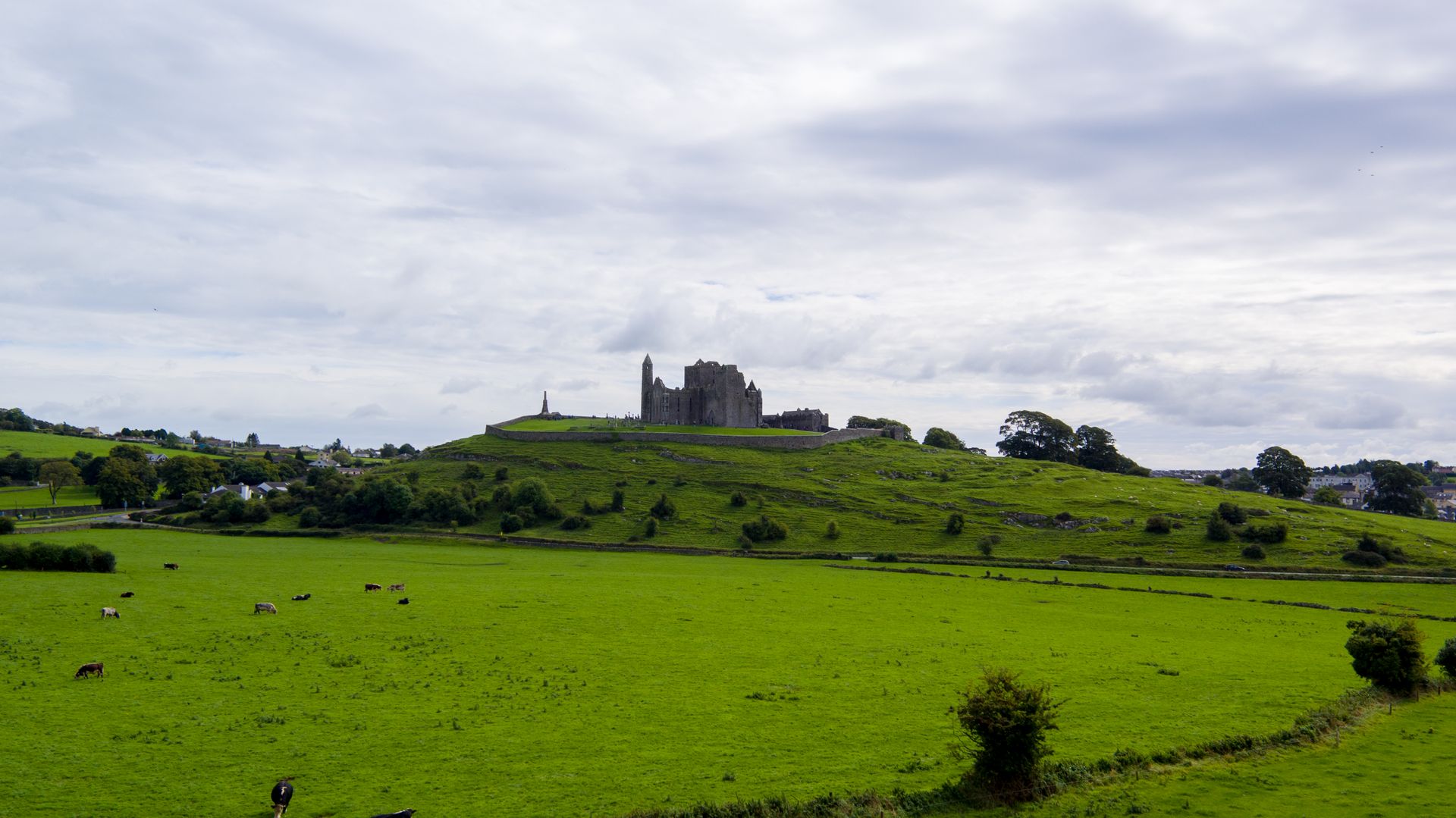 ireland castle and hills