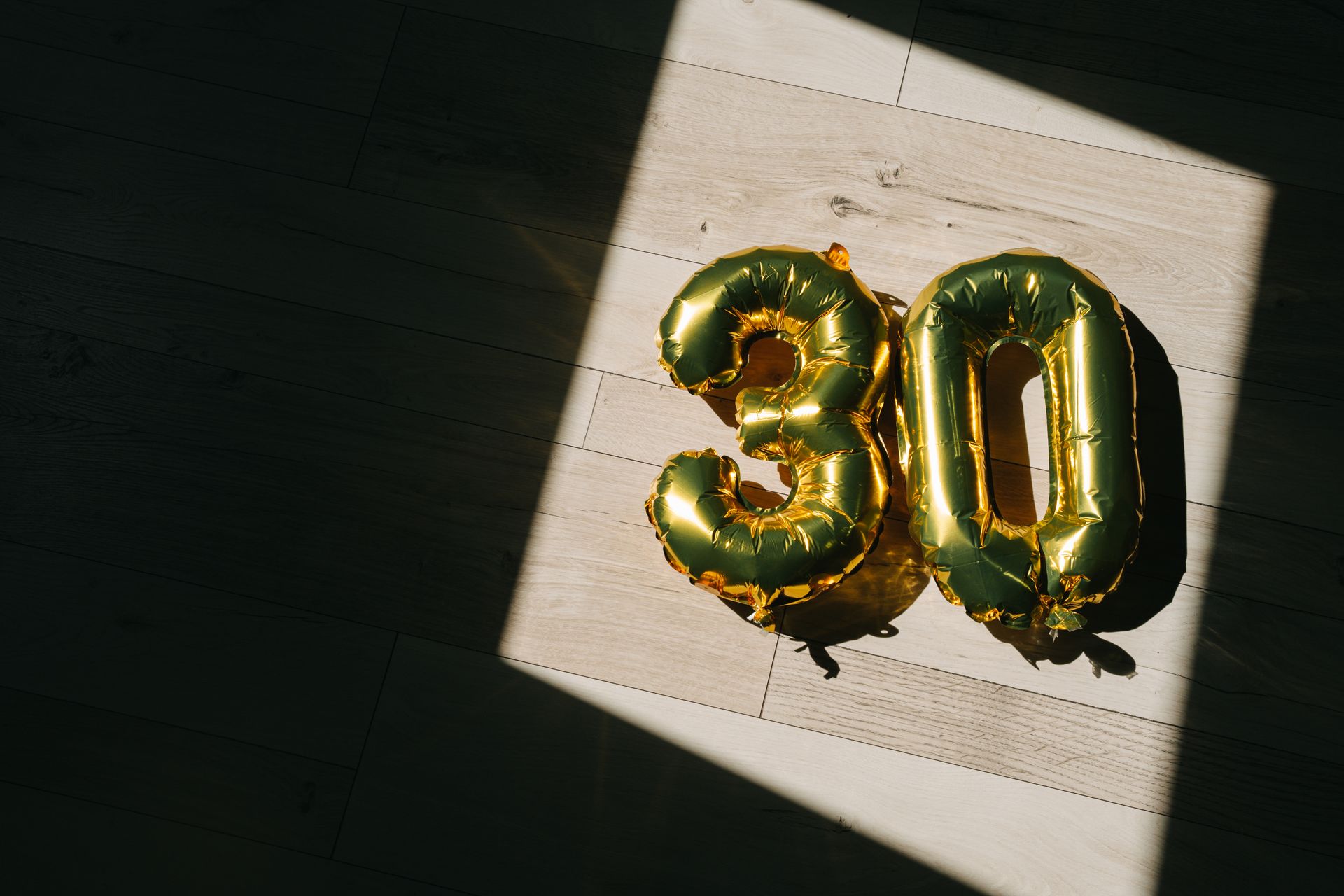 gold balloons for thirtieth birthday
